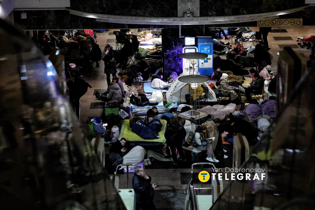Понад 13 тисяч дорослих і дітей ночували в метро через нічну атаку