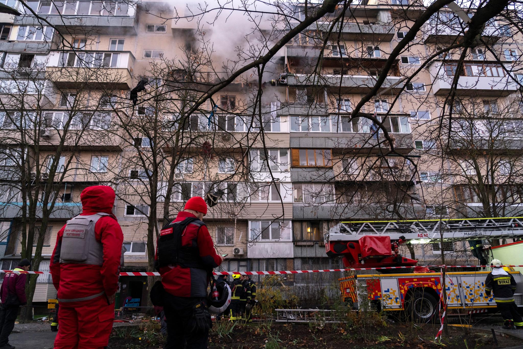 У Києві мати з сином вистрибнули з вікна, тікаючи від пожежі після російського удару