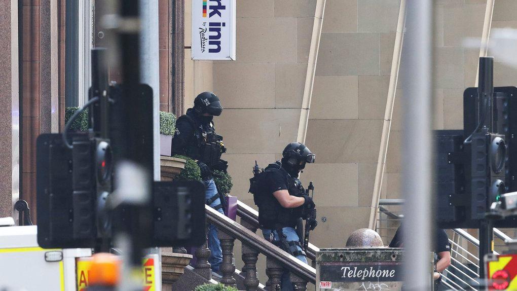 Різанина у потягу до Лондона: десять пасажирів у лікарні, мотиви нападу – невідомі