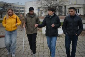 Ветеран протестував пілотний безбар’єрний маршрут у Славутичі