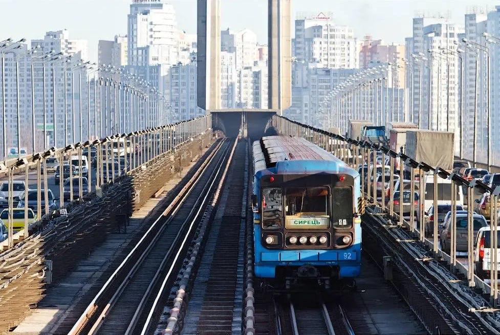 У Києві можуть дозволити рух зеленою гілкою метро під час повітряної тривоги