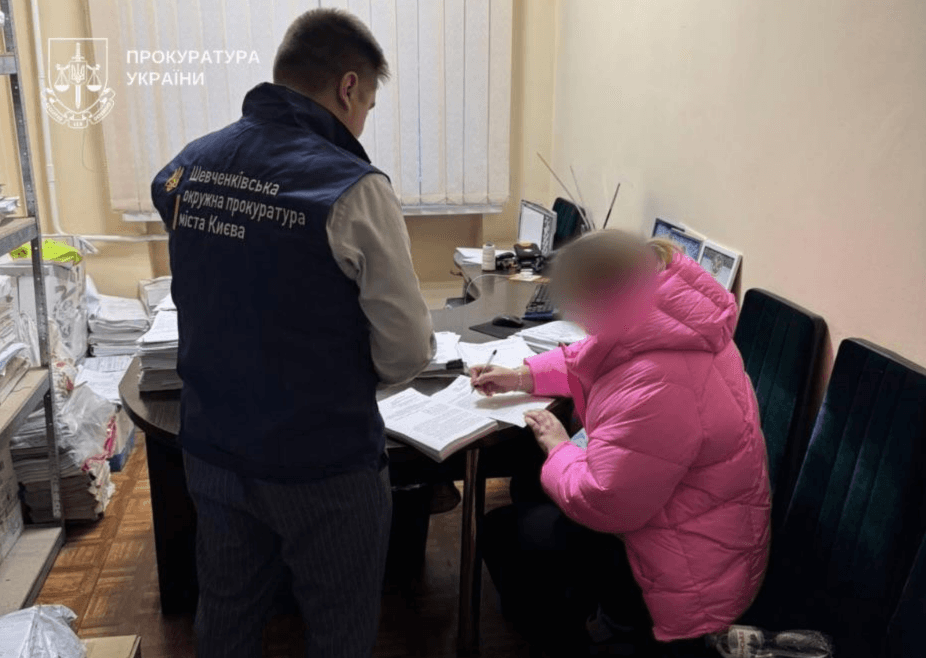 У Києві головна бухгалтерка компанії перерахувала на свій рахунок понад 8,5 млн грн