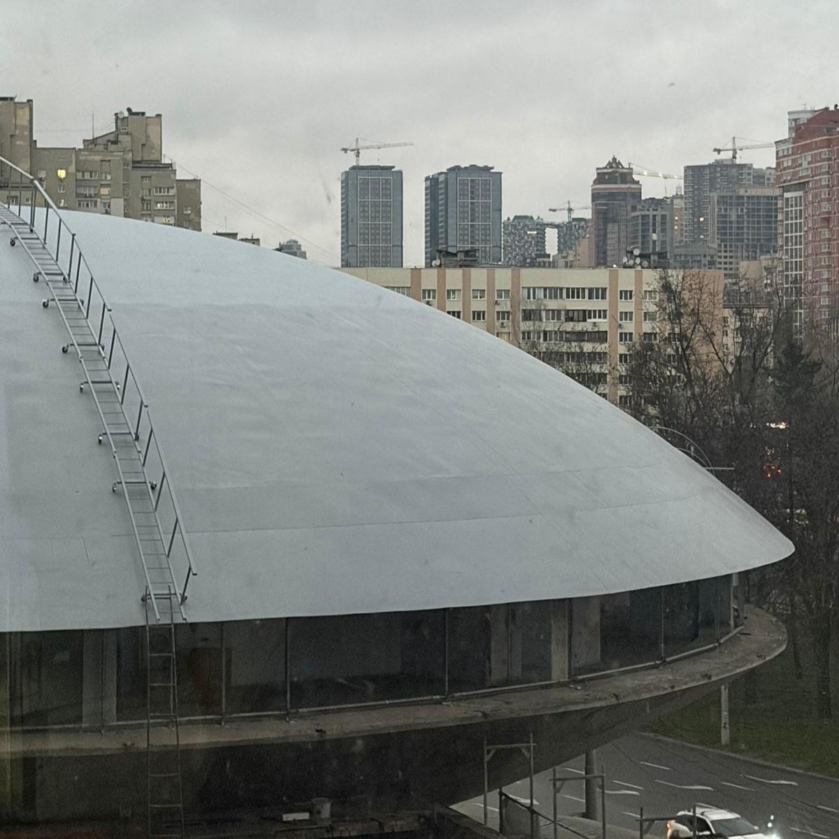 Киянам показали фото «Літаючої тарілки» зсередини та обіцяли розповідати про етапи реставрації пам’ятки