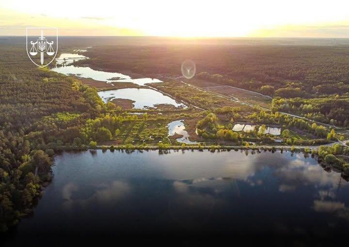 У Києві через суд намагаються зупинити будівництво котеджного містечка на Святошинських ставках