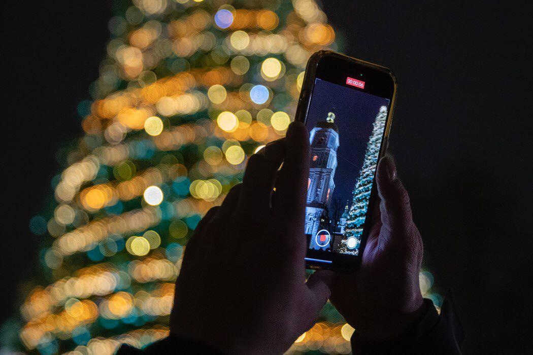 На Софійській площі засвітили головну ялинку країни