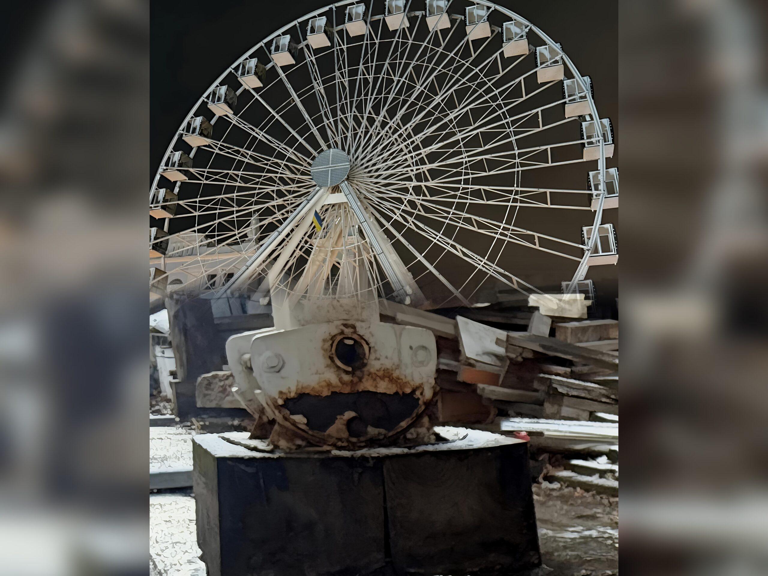 У мережі зʼявилися фото іржавого підніжжя Колеса огляду на Подолі