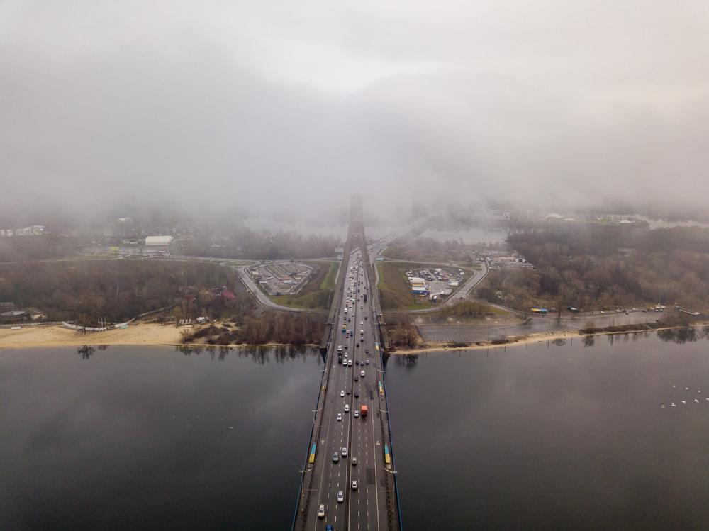 Жовтий рівень небезпеки оголошений у Києві через туман