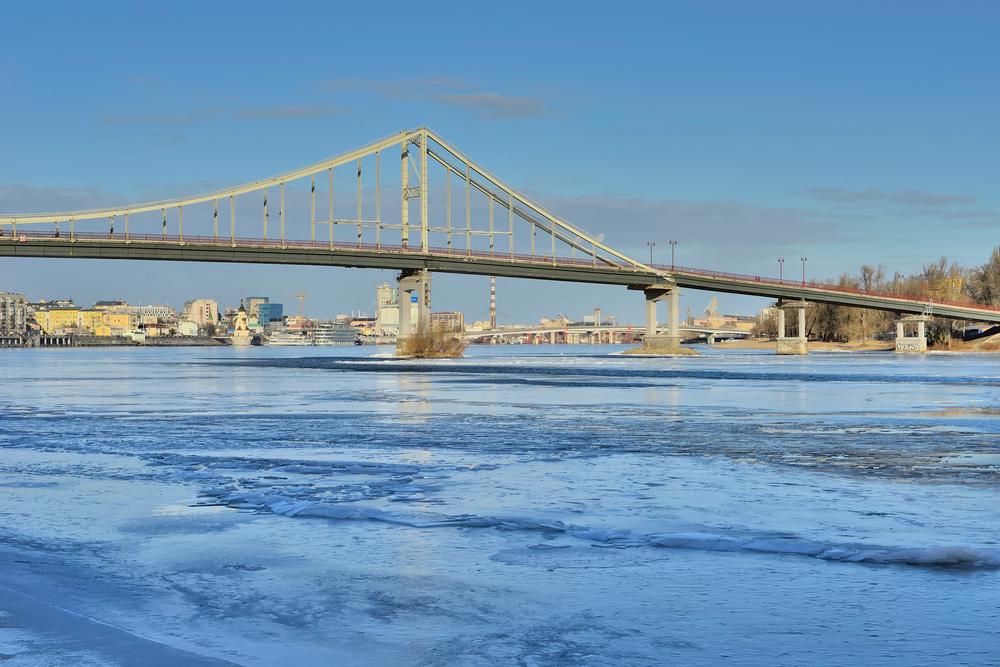 Водойми України від сьогодні почнуть покриватися кригою