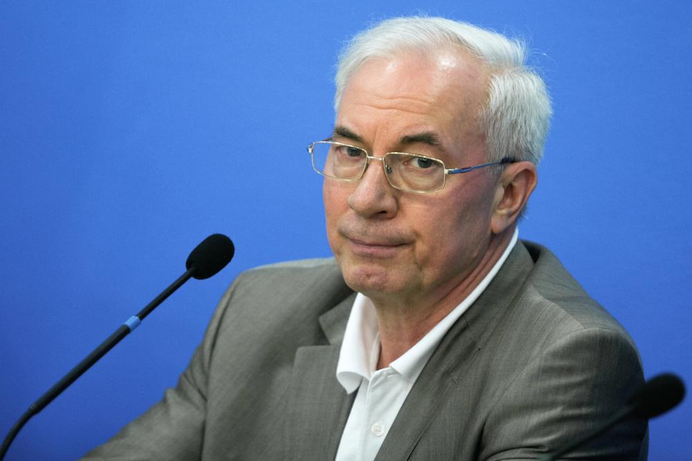 Азарова та його піарницю засудили за державну зраду