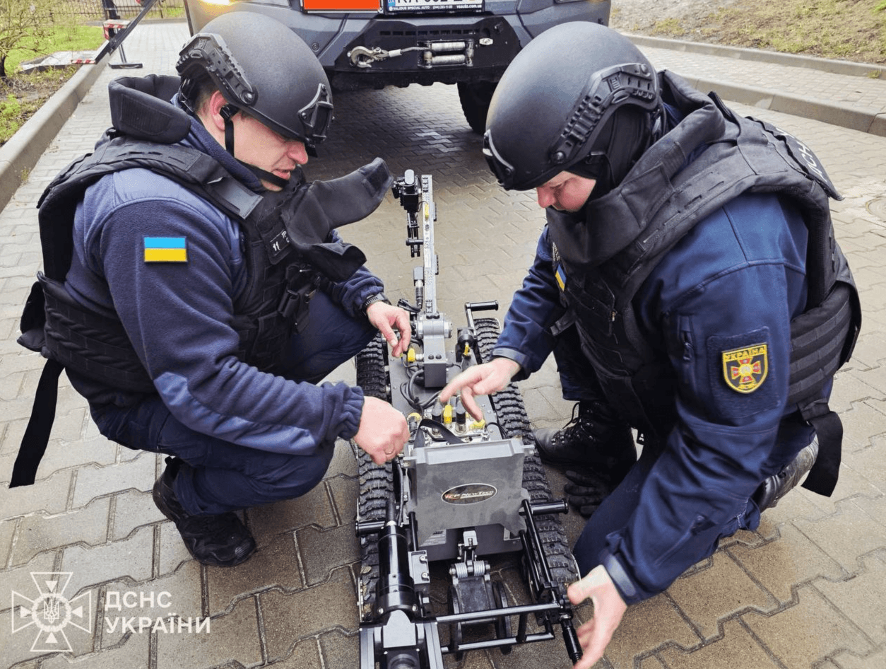 Дрон влучив у багатоповерхівку: у Вишгороді провели унікальну операцію з розмінування