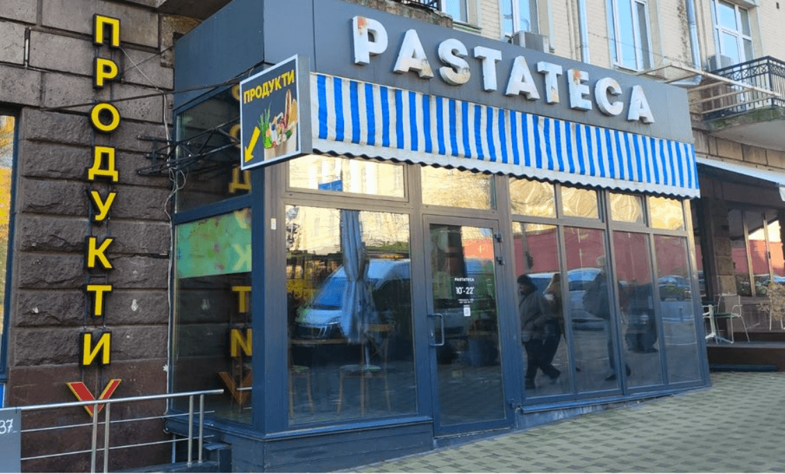 Київ протягом місяця очищували від незаконних вивісок: що було і що стало