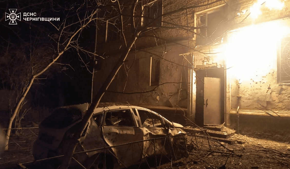 Ворог атакував житловий район Чернігова: є постраждалі
