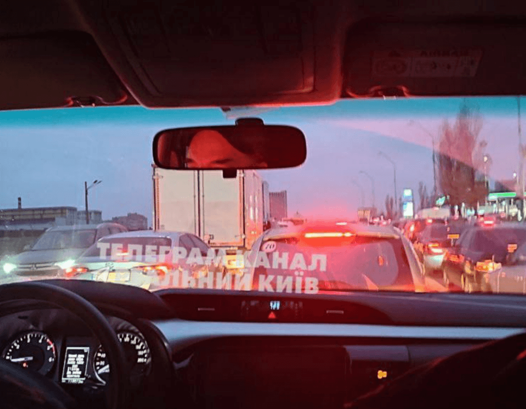 У Києві «стоїть» Броварський проспект – шукайте інші шляхи проїзду