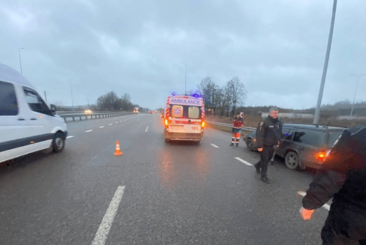 Перебігав дорогу: на трасі Київ-Одеса на смерть збили чоловіка