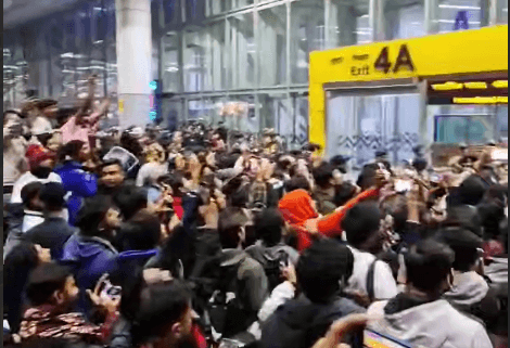 Ліонель Мессі прибув до Індії на відкриття власного пам’ятника — фанати заполонили аеропорт Калькутти