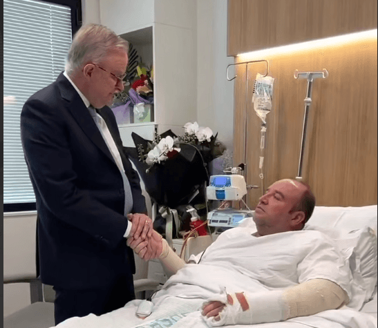 Прем’єр Австралії відвідав у лікарні чоловіка, який без зброї зупинив терориста на пляжі Бонді