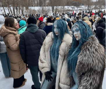 Кияни влаштували танці просто неба Русанівській косі