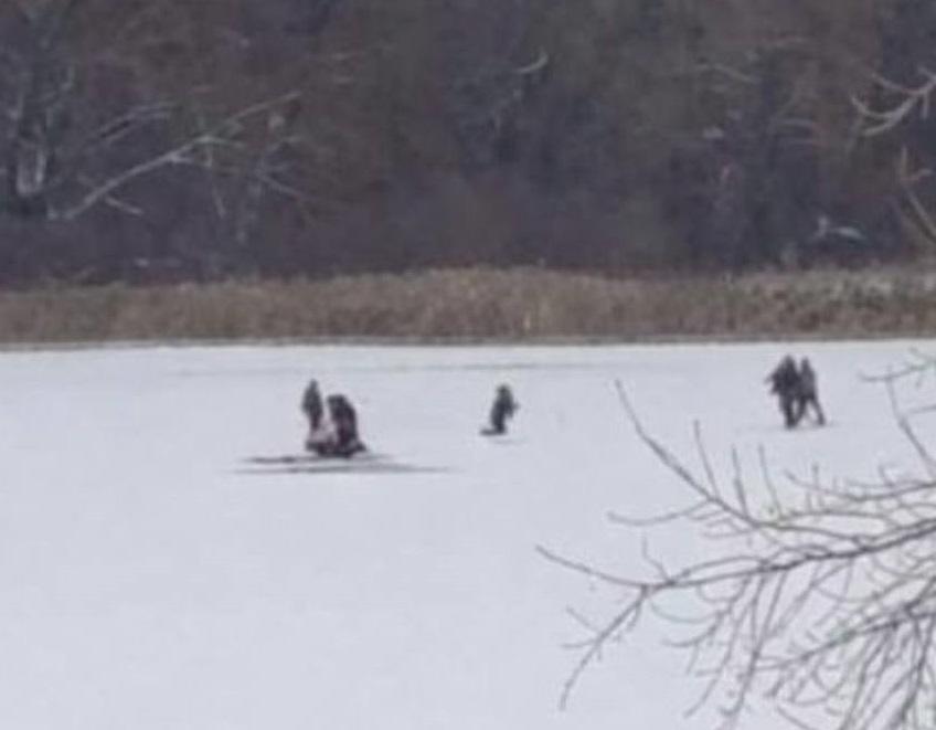 В Оболонському районі рибалка провалився під лід: врятували небайдужі