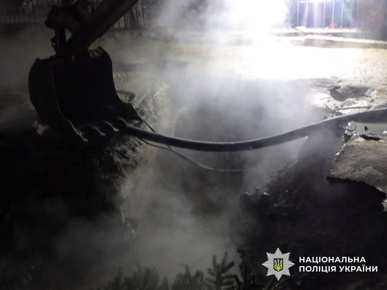 Посадовець “Київтеплоенерго” отримав підозру через падіння дівчини в яму з окропом