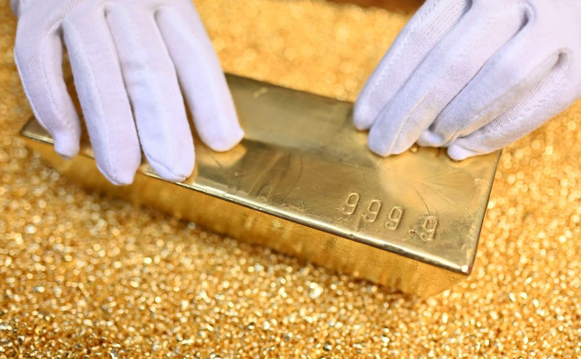 Ціна на золото перевищила 4700 доларів за унцію; срібло досягло історичного максимуму