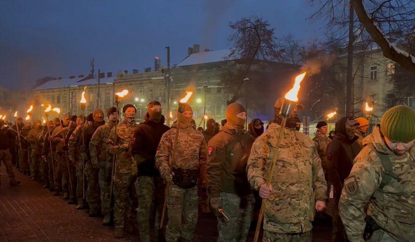 У Львові з нагоди дня народження Степана Бандери пройшла смолоскипна хода (відео)