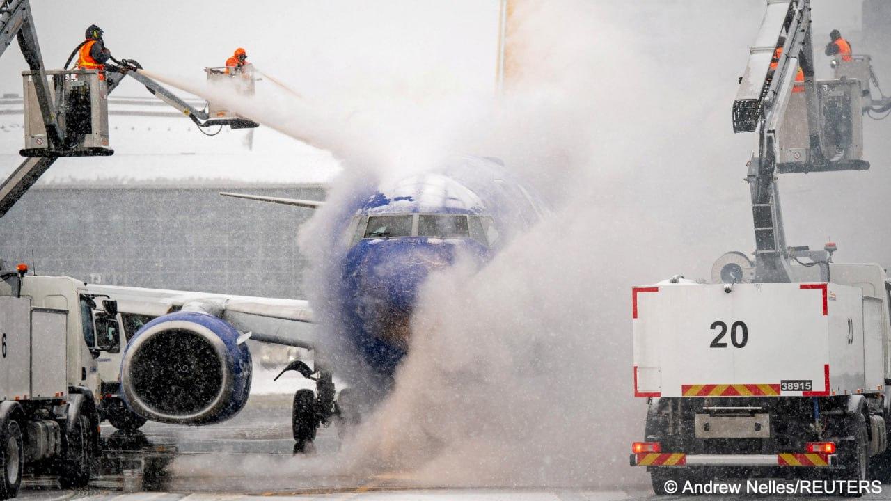 Крижаний шторм накрив США: понад 230 000 людей залишилися без світла, тисячі рейсів скасовано