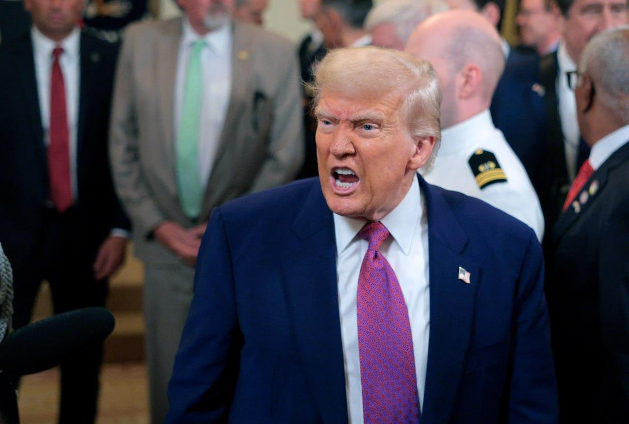 Трамп вимагає $10 млрд від власного Мінфіну через витік податкових даних