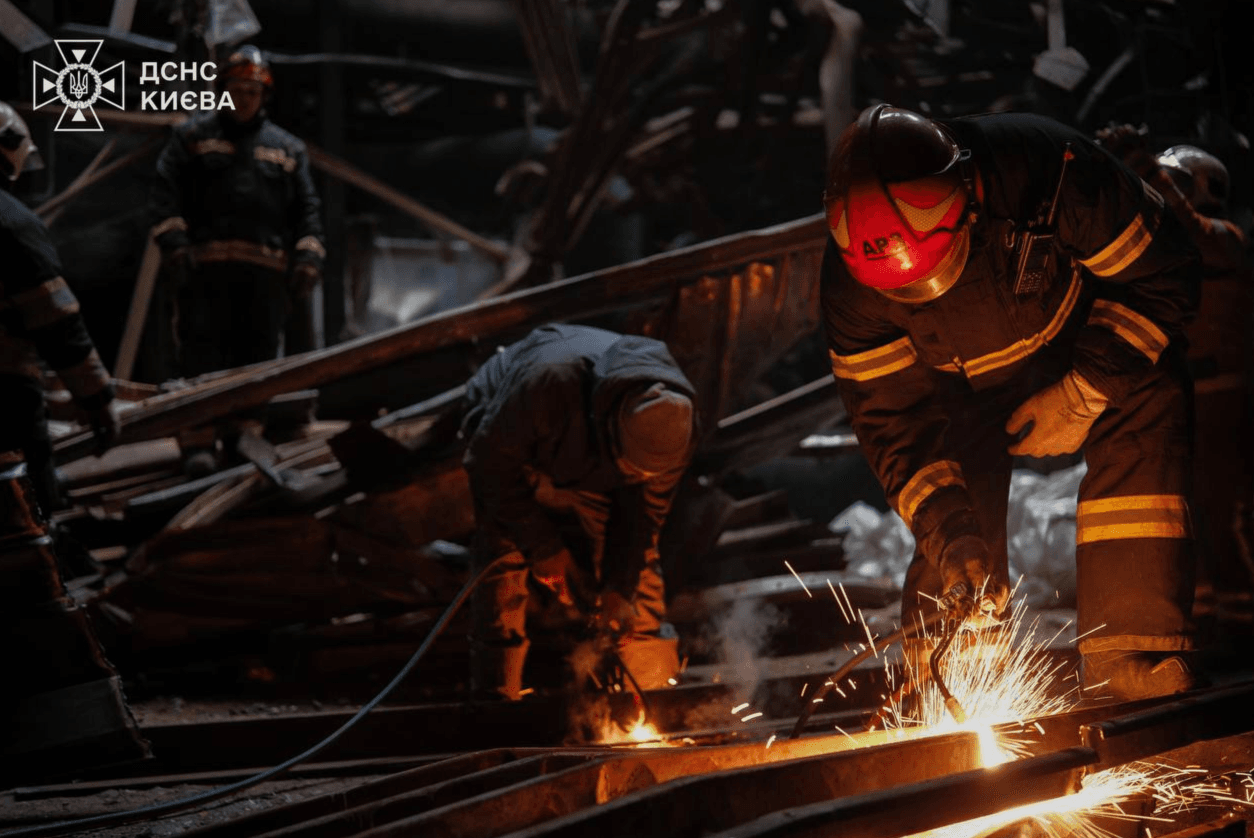 Над відновленням тепла у домівках киян працюють 166 аварійно-ремонтних бригад