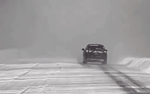 Снігопади та ожеледь паралізували частину Європи, у США нещодавня хуртовина також зірвала рух у Нью-Йорку