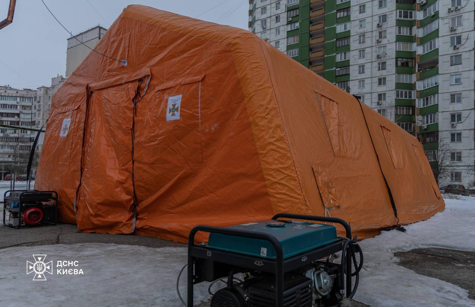 На лівому березі розгортають додаткові пункти обігріву – понад 1100 будинків залишись без тепла після атаки