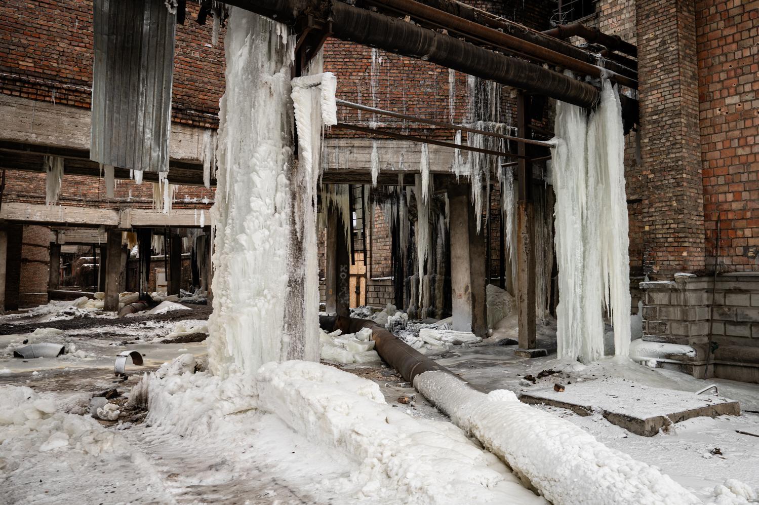 Понад 60 послів та дипломатів на власні очі побачили наслідки атаки РФ на Дарницьку ТЕЦ