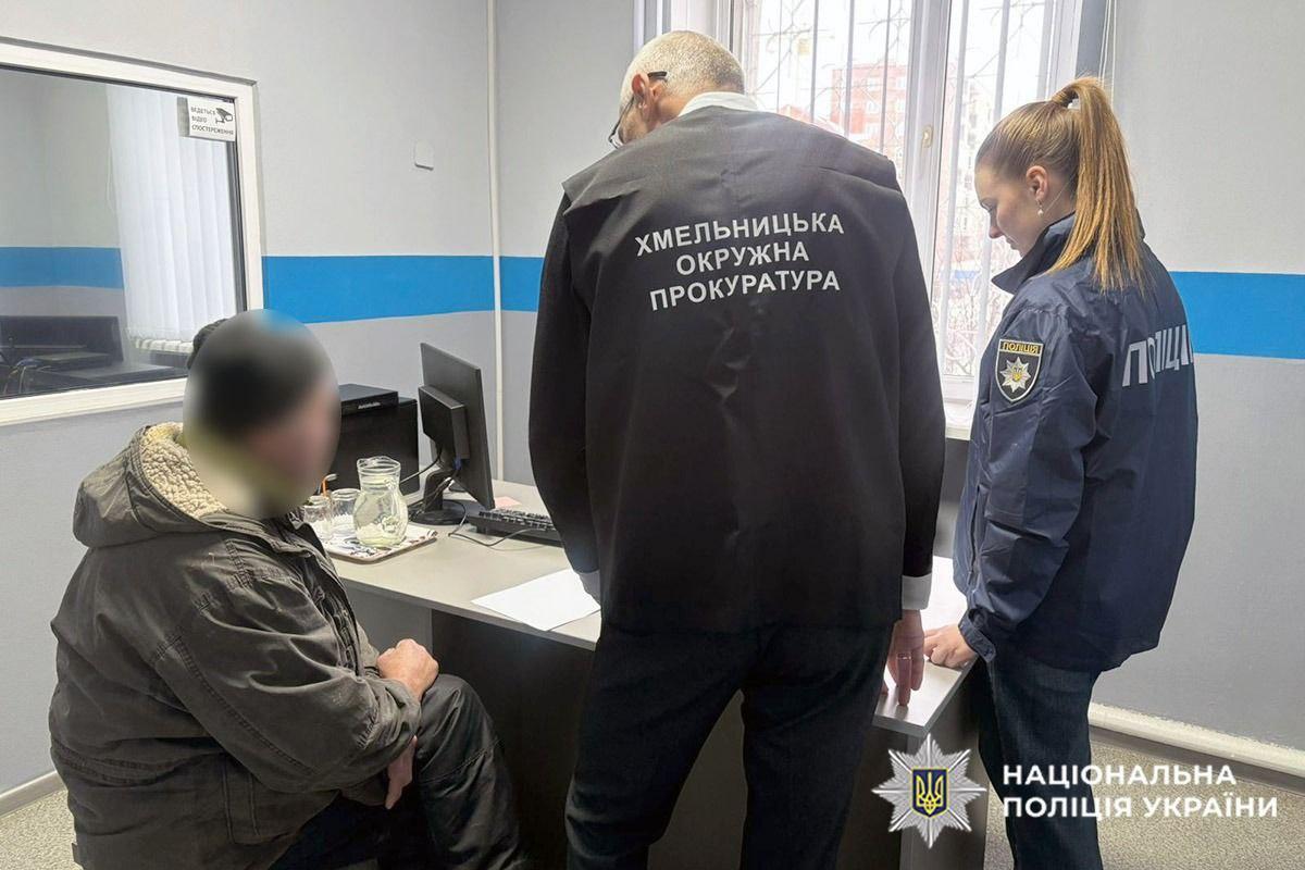 Дев’ятирічний хлопчик помер у снігу, після того як сусід споїв його алкоголем