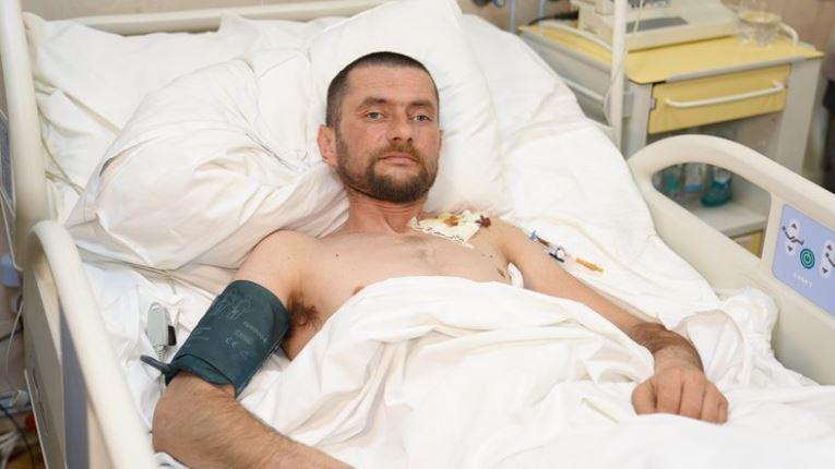 Вижив після падіння з 20-метрової висоти: у Дніпрі рятують бійця із Закарпаття