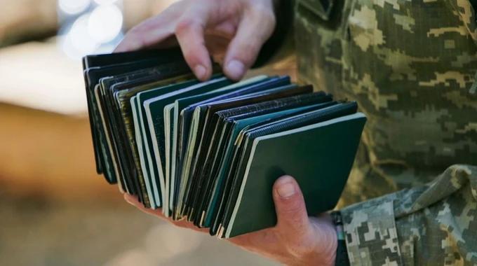 Чоловік у Харкові змінив стать і через суд домігся зняття з військового обліку