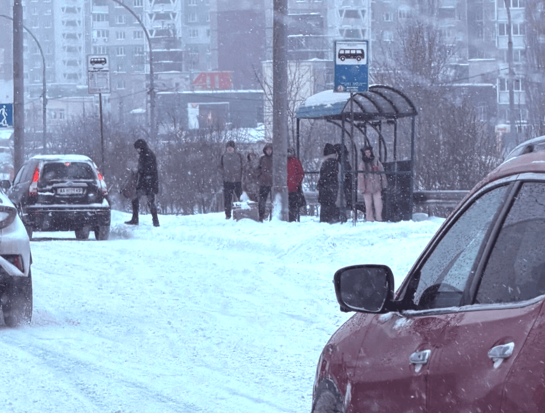 Кияни скаржаться на погане прибирання вулиць від снігу: у місті – масові затори