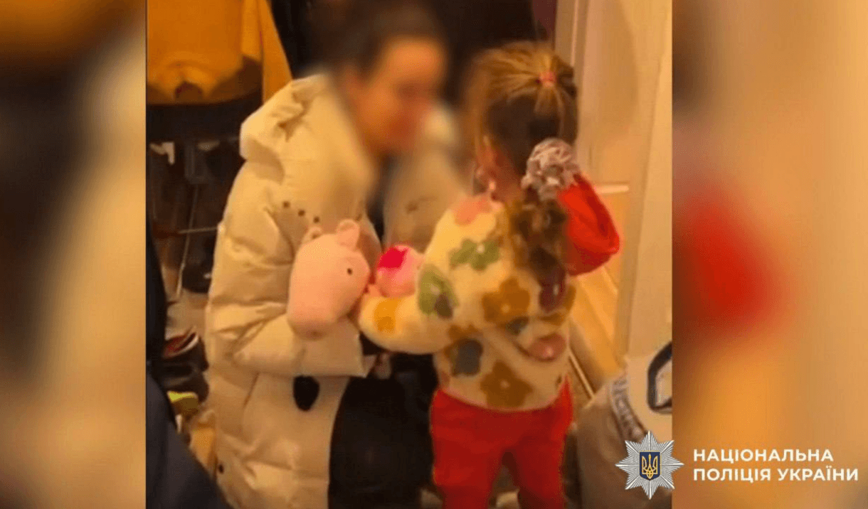 У Києві матері повернули трирічну доньку, яку чоловік викрав і вивіз до Молдови