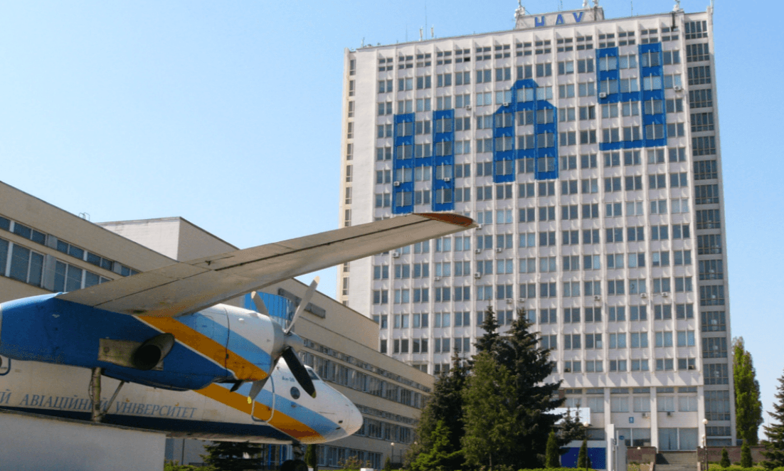 Авіаційному інституту у Києві не змогли повернути ангар, який незаконно віддали в оренду