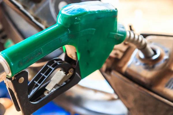 Ріст цін на АЗС не зупиняється: найшвидше дорожчає дизель