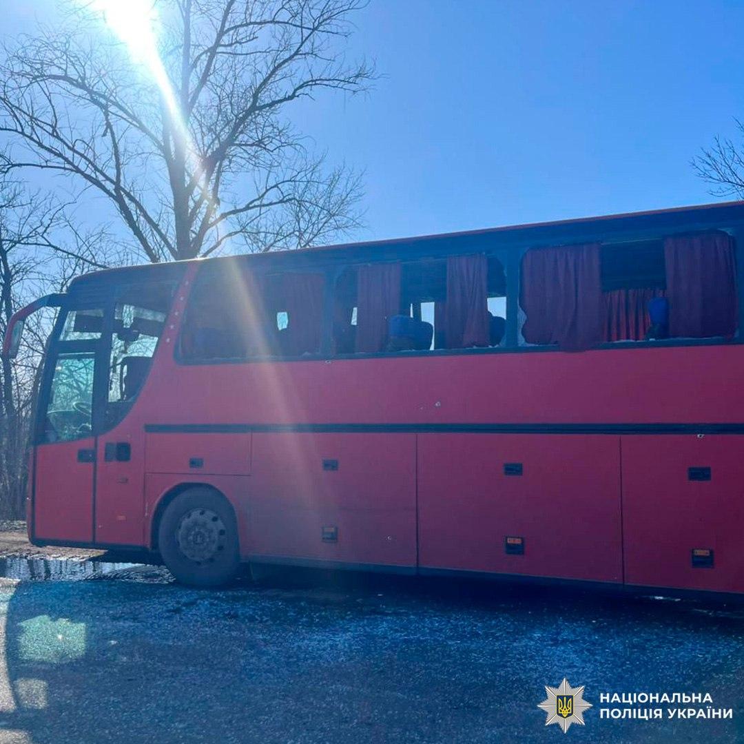 Росіяни атакували рейсовий автобус на Харківщині: троє загиблих, є поранені (оновлено)