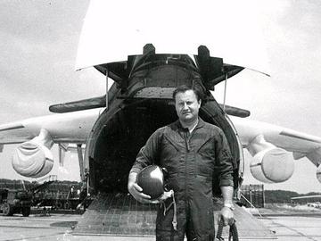 Легенда світової авіації, перший командир екіпажу «Мрії» святкує 80-річчя