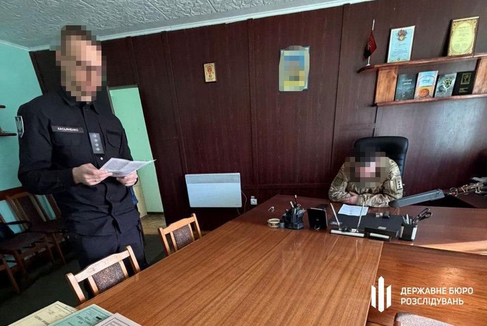 Командир військової частини зробив з підлеглих “рембригаду” та лагодив житло собі і родичам