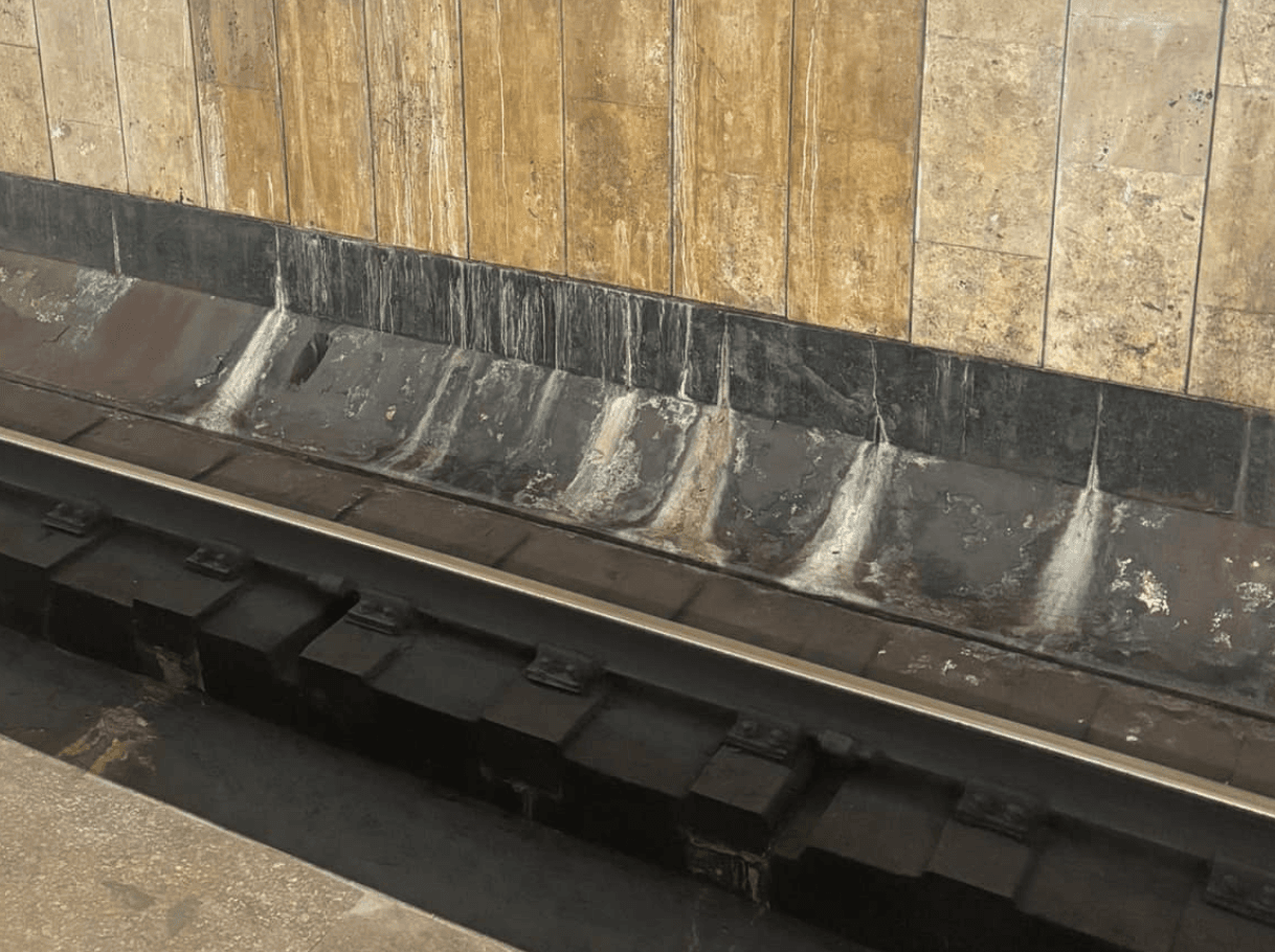 У Київському метрополітені попередили про можливі протікання на станціях