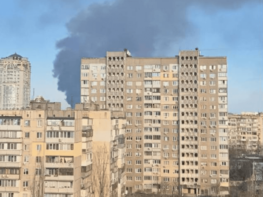 Задимлення у Києві: жителів чотирьох районів просять зачинити вікна та утриматись від прогулянок