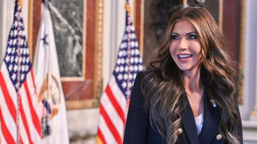 В адміністрації Трампа спалахнув скандал через таємні селфі чоловіка міністерки