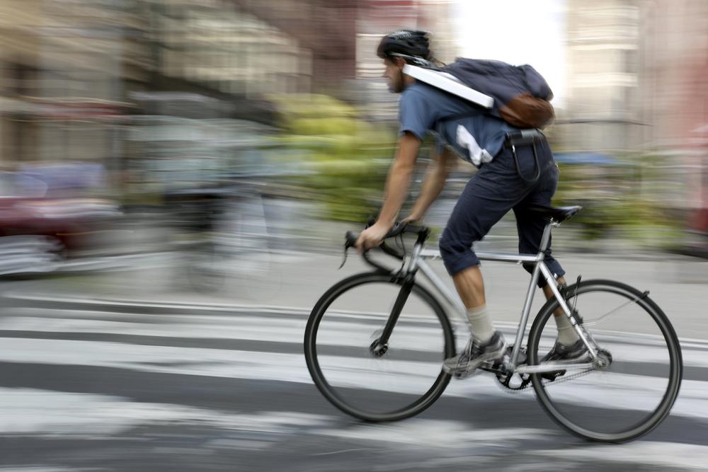 Велосипедисти виїхали на вулиці: як безпечно пересуватися містом
