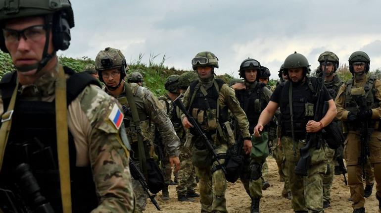 Глава британської розвідки сказала, що Путін “відступає на полі бою”.