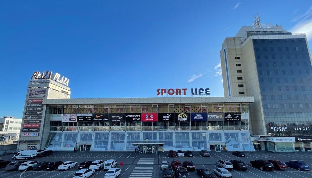 Столичний ТРК Plaza Sport Outlet відновив роботу після ворожої атаки