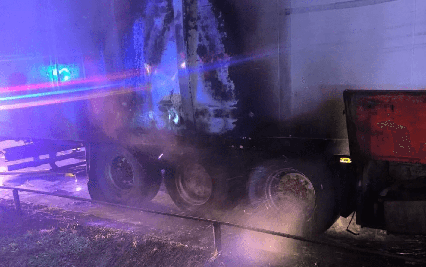 На Столичному шосе зайнялась вантажівка