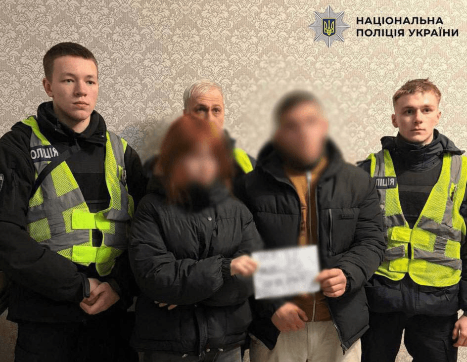 Можуть сісти на 10 років: хлопець та дівчина підпалили три автівки Tesla у Святошинському районі