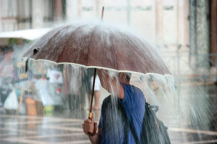 Попереду тиждень злив та граду на тлі потепління по всій Україні